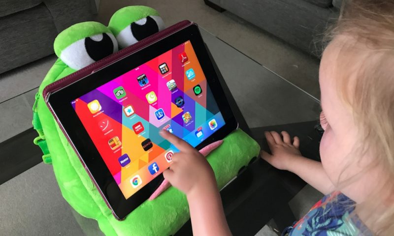 Review: A Cosy Holder for your iPad or tablet