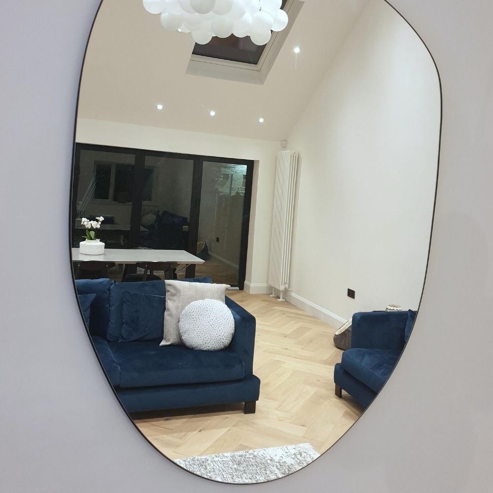 A shot of the extended house in the mirror. 